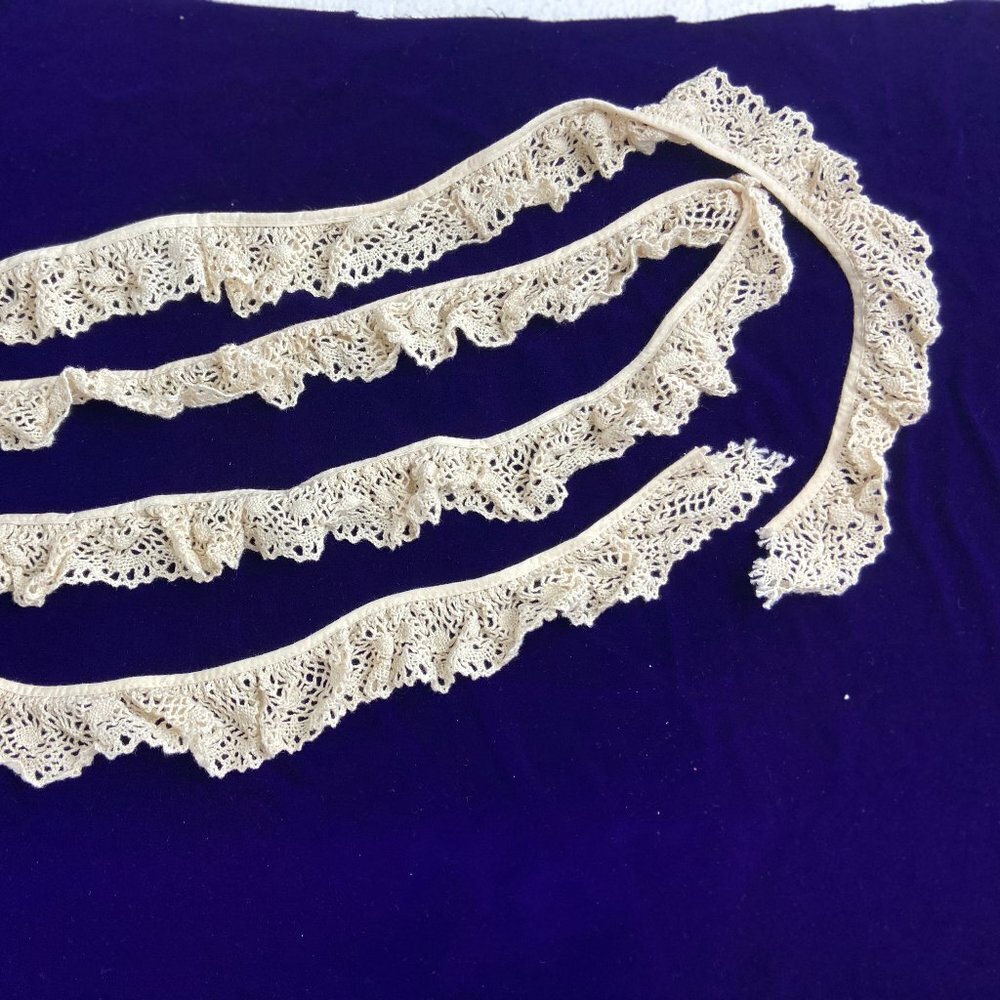 Vintage Crochet Lace 275 cm